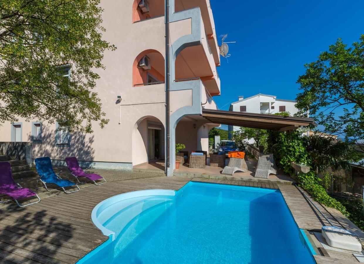 Apartmani Rino Dramalj Buitenkant foto
