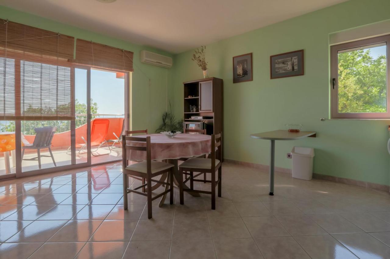 Apartmani Rino Dramalj Buitenkant foto