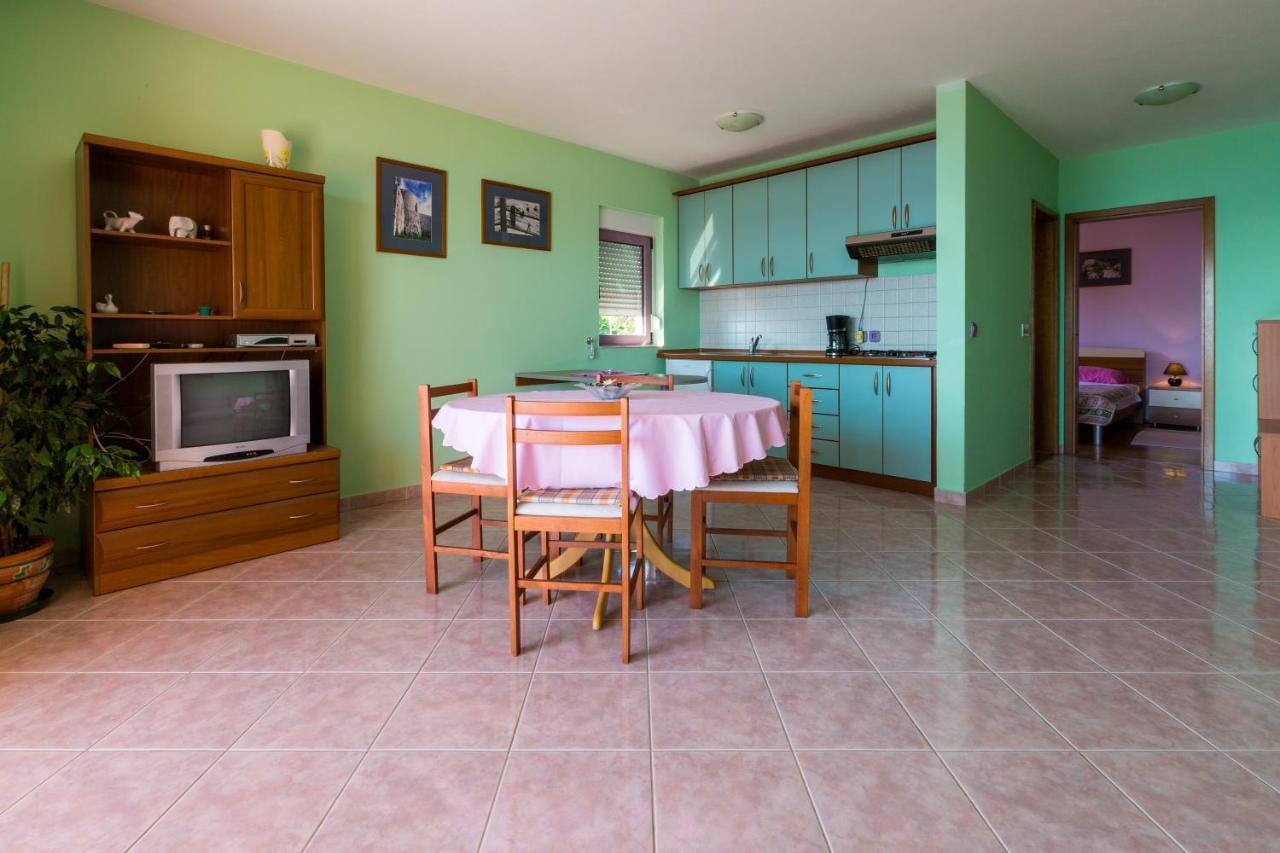 Apartmani Rino Dramalj Buitenkant foto