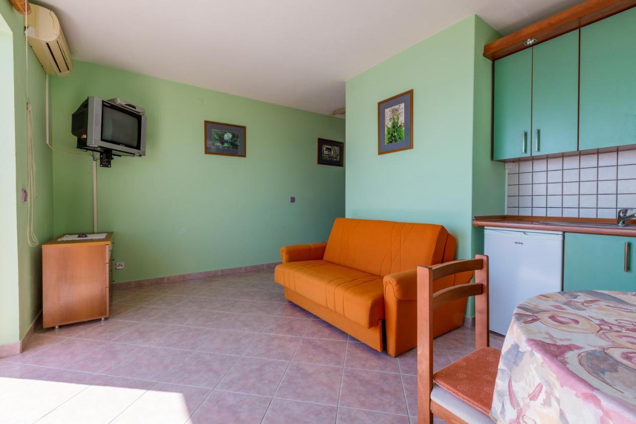Apartmani Rino Dramalj Buitenkant foto