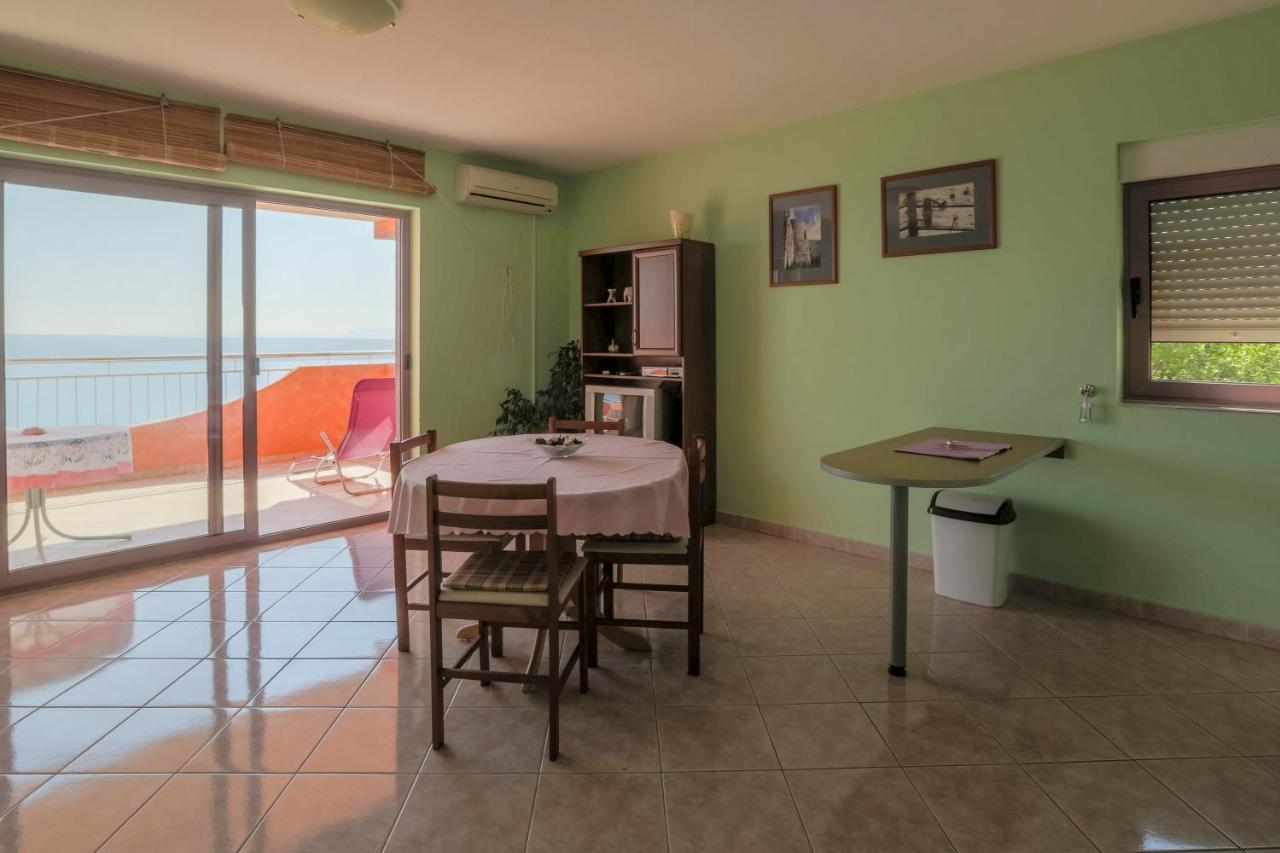 Apartmani Rino Dramalj Buitenkant foto